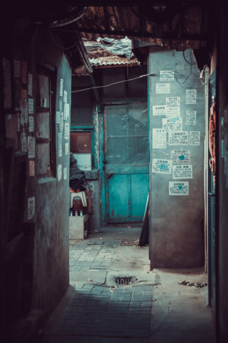 Porte sur cour intérieure